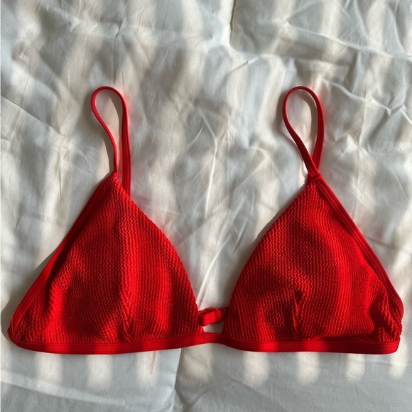 Good American Always Fits Bikini Top in Red - Picture 4 of 6